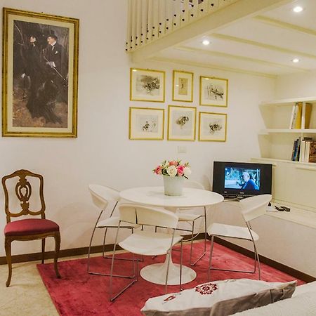 Mini Chic Downtown Apartment Bologna Bagian luar foto