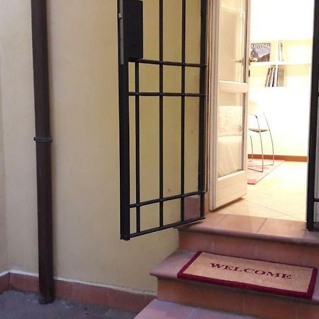 Mini Chic Downtown Apartment Bologna Bagian luar foto