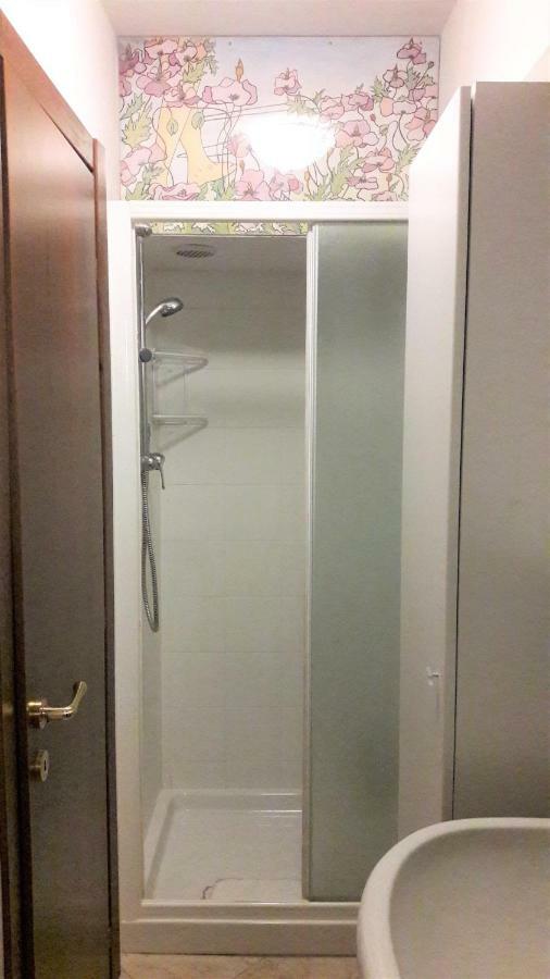 Mini Chic Downtown Apartment Bologna Bagian luar foto