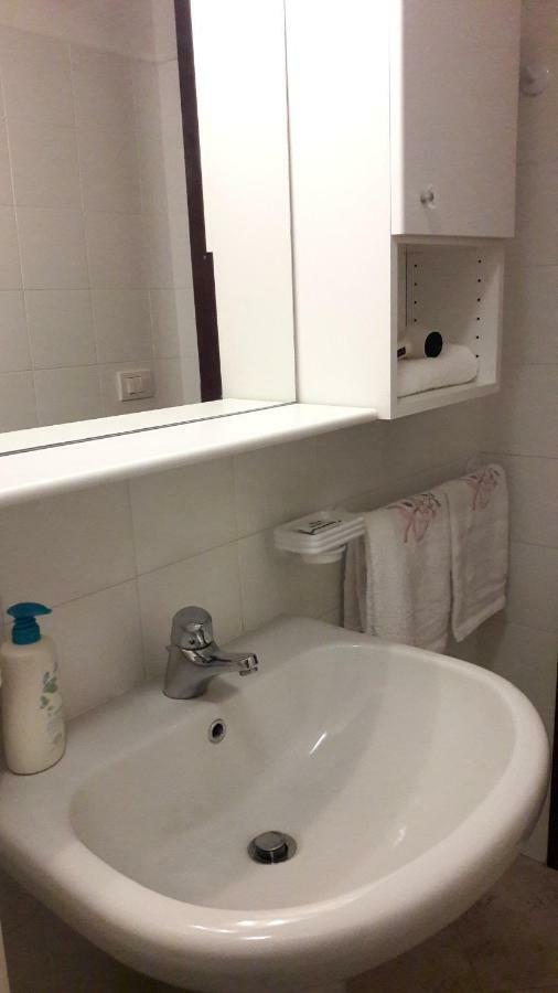 Mini Chic Downtown Apartment Bologna Bagian luar foto