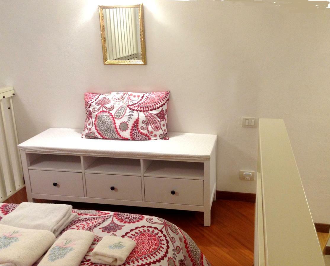 Mini Chic Downtown Apartment Bologna Bagian luar foto