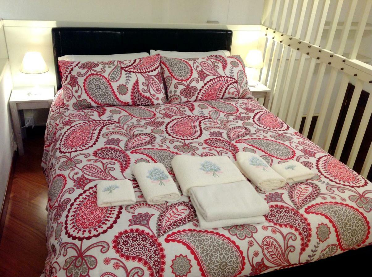 Mini Chic Downtown Apartment Bologna Bagian luar foto