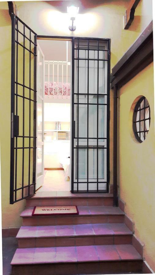 Mini Chic Downtown Apartment Bologna Bagian luar foto