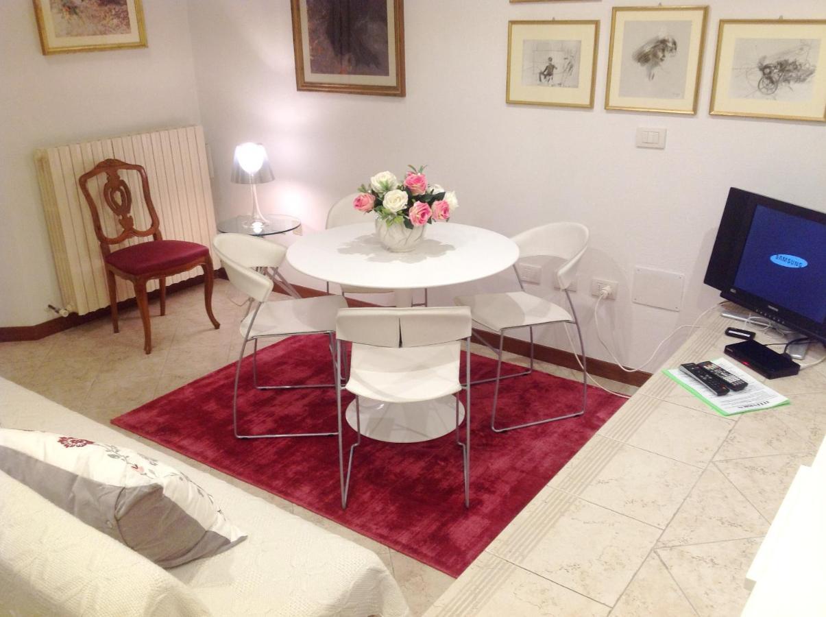 Mini Chic Downtown Apartment Bologna Ruang foto